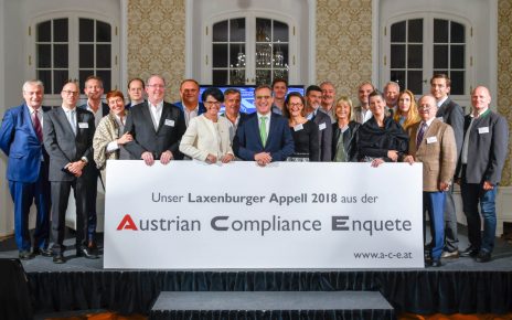 Austrian-Compliance-Enquete 2018 in Laxenburg: Gruppenfoto beim Appell