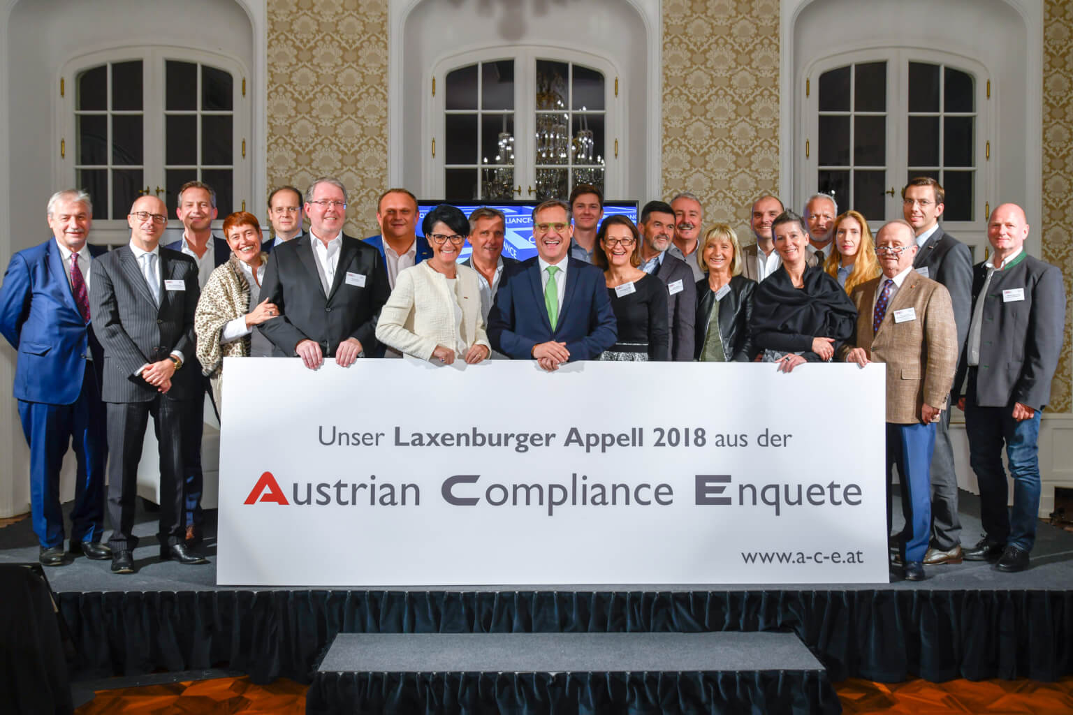 Austrian-Compliance-Enquete 2018 in Laxenburg: Gruppenfoto beim Appell