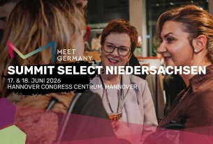 Gemeinsam für die Destination: Das Select-Prinzip „Wir freuen uns, dieses zukunftsweisende Format als Mitgastgeber nach Hannover zu holen und die Vielseitigkeit unserer Region auf Augenhöhe zu präsentieren“, so Benjamin Wirtz | Hannover Convention Bureau. Der SUMMIT Select bricht mit traditionellen Strukturen: Anstatt Stände abzulaufen, erleben die Teilnehmer ein kuratiertes Programm, unterstützt durch wegweisende Event-Technologien wie InvitePeople EventApp, FastLane GmbH und Silutions ®. Das erwartet die Fachbesucher konkret in Niedersachsen 17. Juni 2026 | Tag 1 – Vernetzen & Eintauchen Vormittag (09:00 – 15:00): Start mit Frühstück im Congress Hotel am Stadtpark, gefolgt von einer TOUR zum Gelände der Deutschen Messe & Expo Park Hannover, dem Design Hotel + CongressCentrum Wienecke XI und dem Hannover Congress Centrum. Nachmittag (15:00 – 19:00): Das FORUM Select im Hannover Congress Centrum. Hier erleben Teilnehmer neue Formate wie Ignite Talks, World Cafés und Speed Geeking. Nachmittag (15:00 – 19:00 Uhr): Das FORUM Select im Hannover Congress Centrum (HCC). Hier schlägt das Herz des SUMMIT Select. Wir lassen das klassische Messe-Konzept hinter uns und ersetzen starre Stände durch radikale Interaktion. In einer konzentrierten Atmosphäre erleben die Teilnehmer Formate, die in Stuttgart und Hamburg bereits als „Game Changer“ gefeiert wurden: Ignite Talks: Impulse, die in Lichtgeschwindigkeit auf den Punkt kommen. World Cafés: Strategischer Austausch zu den brennenden Fragen der Branche. Speed Geeking: Wissenstransfer im Fast-Forward-Modus. Moderiert von Stefan Wirkus und unterstützt durch die Live-Insights von Video.Taxi, bietet dieses Format genau die Orientierung, für die MEET GERMANY steht: Maximale Relevanz, null Ballast, und klare nächste Schritte für deine Projekte. NIGHT (ab 19:00 Uhr): Ein Abschluss, der alle Sinne fordert. In der kanadischen Themenwelt ‚Yukon Bay‘ des Erlebnis-Zoos Hannover verschmelzen Networking und High-End-Gastronomie. Der Hannoveraner Szenen-Revolutionär Gastro Trends serviert ein kulinarisches Line-up, das so mutig ist wie das SUMMIT-Format selbst: Von Bao Buns mit Sriracha-Mayonnaise über Bison-Burger bis hin zu Tuna Sashimi. Hier entstehen Gespräche in einer Atmosphäre, die man nicht kopieren kann. 18. Juni 2026 | Tag 2 – Erleben & Vertiefen Ganztägige TOUR (09:00 – 18:30): Start mit Frühstück im Congress Hotel am Stadtpark. Anschließend Blick hinter die Kulissen der Region, u.a. Herrenhäuser Gärten, Schloss Herrenhausen, Eilers Classic, Sheraton Hannover Pelikan Hotel, Karriere Campus, Leineschloss, Altes Rathaus und eine exklusive Baustellenbesichtigung im Pentahotel. CLOSING (ab 18:30): Ein stilvoller Abschluss im GOP Varieté-Theater Hannover mit 3-Gang-Menü und Show. Das Urteil der Branche: „Ziemlich bestes MICE Event“ Die Rückmeldungen der bisherigen Select-Teilnehmer (Stuttgart/Hamburg) bestätigen die Qualität des Formats: „Ich hatte selten auf einem Branchenevent so viele Gespräche auf Augenhöhe. Ein echter Game Changer.“ Exklusive Chance für Schnellentschlossene MEET GERMANY verschenkt für das SUMMIT Select Niedersachsen Freitickets an die ersten 10 Anmeldungen (für qualifizierte Fachbesucher). 👉 Informationen & Anmeldung Promocode: presse26 Über das Hannover Convention Bureau: Als zentraler Ansprechpartner für Kongresse, Tagungen und Events in der Region Hannover unterstützt das Hannover Convention Bureau Planer bei der Umsetzung erfolgreicher Veranstaltungen und fördert die Vernetzung innerhalb der Destination. Über MEET GERMANY: Das Netzwerk ist mit über 1.500 jährlichen Teilnehmern und 15 Jahren Erfahrung der führende Orientierungspunkt für Eventprofis im DACH-Raum. MEET GERMANY gestaltet die Zukunft der Begegnung = professionell, leicht und voller Leben. Mit über 2.600 Partnern bietet das führende B2B-Netzwerk der MICE- und Eventbranche im DACH-Raum eine Plattform für Austausch, Sichtbarkeit und Orientierung. Starke Partner für ein starkes Netzwerk Ermöglicht wird dieses komplexe Zusammenspiel durch erstklassige Gastgeber und Dienstleister: Hannover Convention, Hannover Congress Centrum, Erlebnis-Zoo Hannover, Gastro Trends, Congress Hotel am Stadtpark Hannover, InvitePeople EventApp, VIDEO.TAXI by TV1, Silutions ©, FastLane GmbH, SWOOFLE Manufaktur, TRUST Promotion, Cvent:Prismm, DB Deutsche Bahn, Maritim Hotels, Elbgoods begleiten MEET GERMANY das gesamte Jahr. Teilnahme & Anmeldung Veranstaltungsplaner, Eventverantwortliche aus Unternehmen sowie Agenturen können sich kostenfrei für das SUMMIT Select Niedersachsen anmelden. Anmeldung unter: https://meet-germany.com/meet-germany-summit-select-niedersachsen Mit dem Einladungscode „presse26“ ist die Teilnahme kostenfrei möglich (begrenztes Kontingent). Anbieter sind herzlich eingeladen an den Masterclasses (https://meet-germany.network/events/live-meetup2026) oder der Schnuppertour (https://meet-germany.network/infos/schnuppertour) teilzunehmen. Die Ausstellung selber ist ausgebucht. Die SUMMIT-Reihe 2026 Nach dem erfolgreichen Auftakt in Bayern & Berlin geht die bundesweite SUMMIT-Reihe weiter: 17. & 18. Juni – SUMMIT Select Niedersachsen FORUM in Hannover 26. & 27. August – SUMMIT Rhein-Main FORUM in Frankfurt 30. September & 1. Oktober – SUMMIT NRW FORUM in Dortmund 4. & 5. November – SUMMIT Baden-Württemberg FORUM in Stuttgart Jeder SUMMIT steht für ein eigenes Kapitel der Lernreise [Re]Thinking How We Meet. Hier geht’s zur Anmeldung